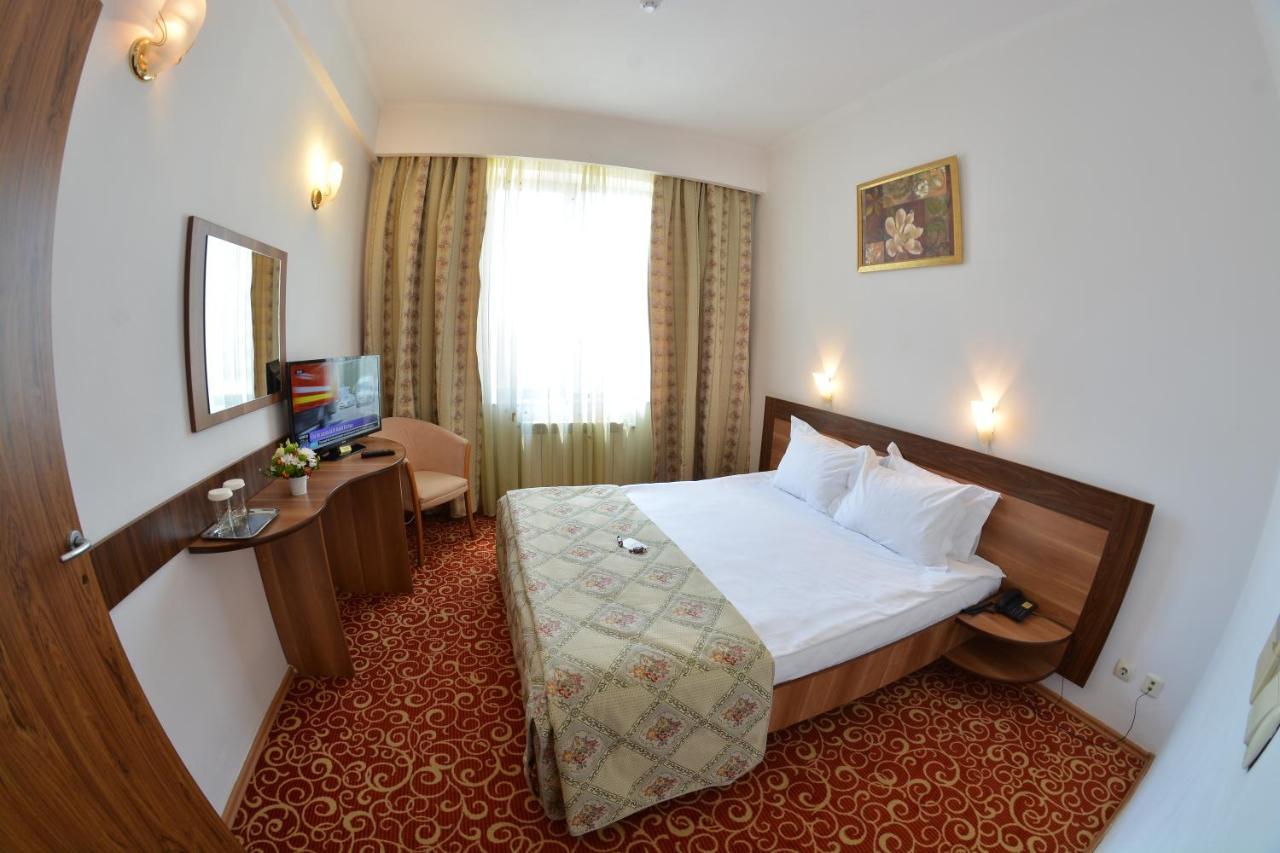Hotel Central Ploieşti Kültér fotó