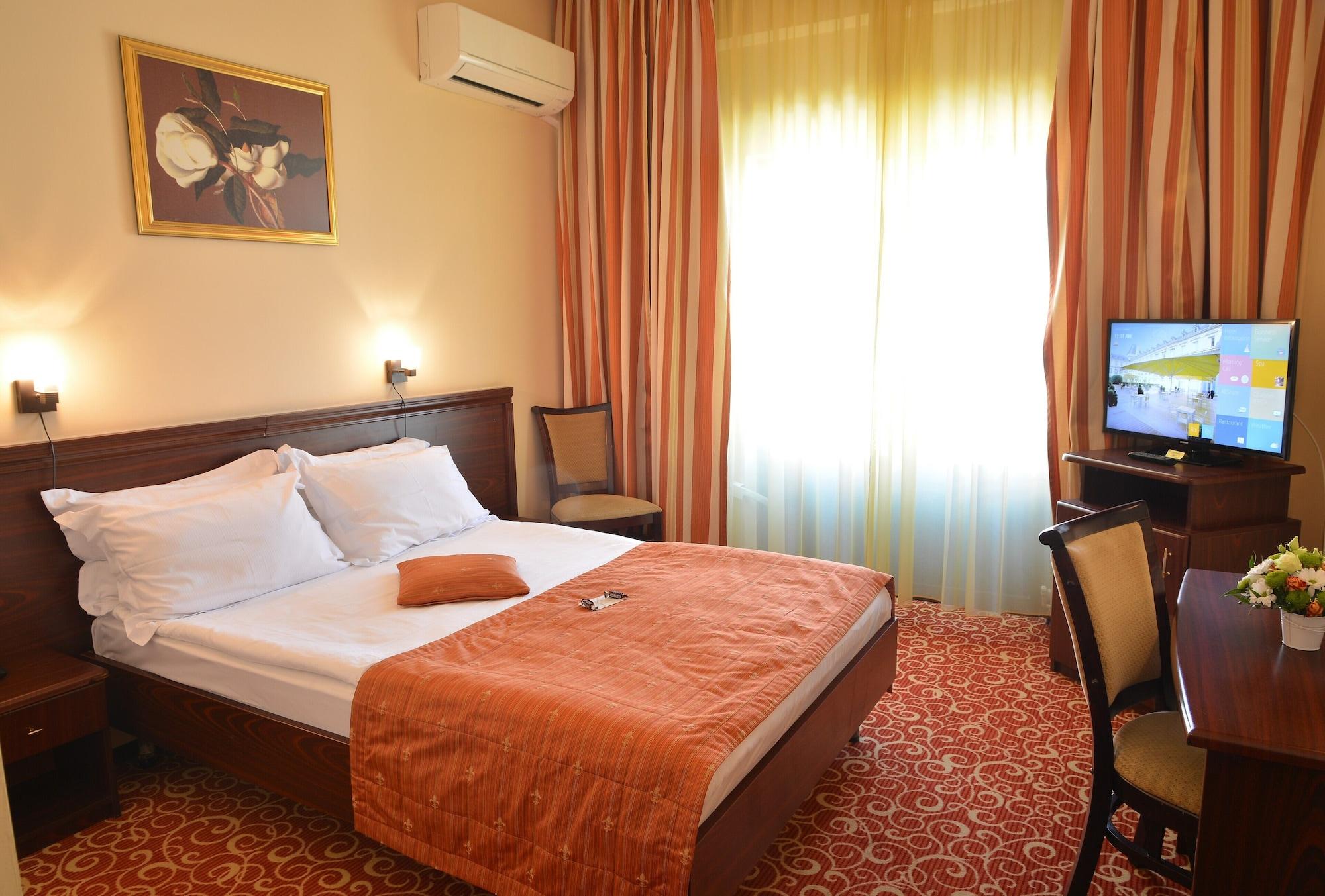 Hotel Central Ploieşti Kültér fotó