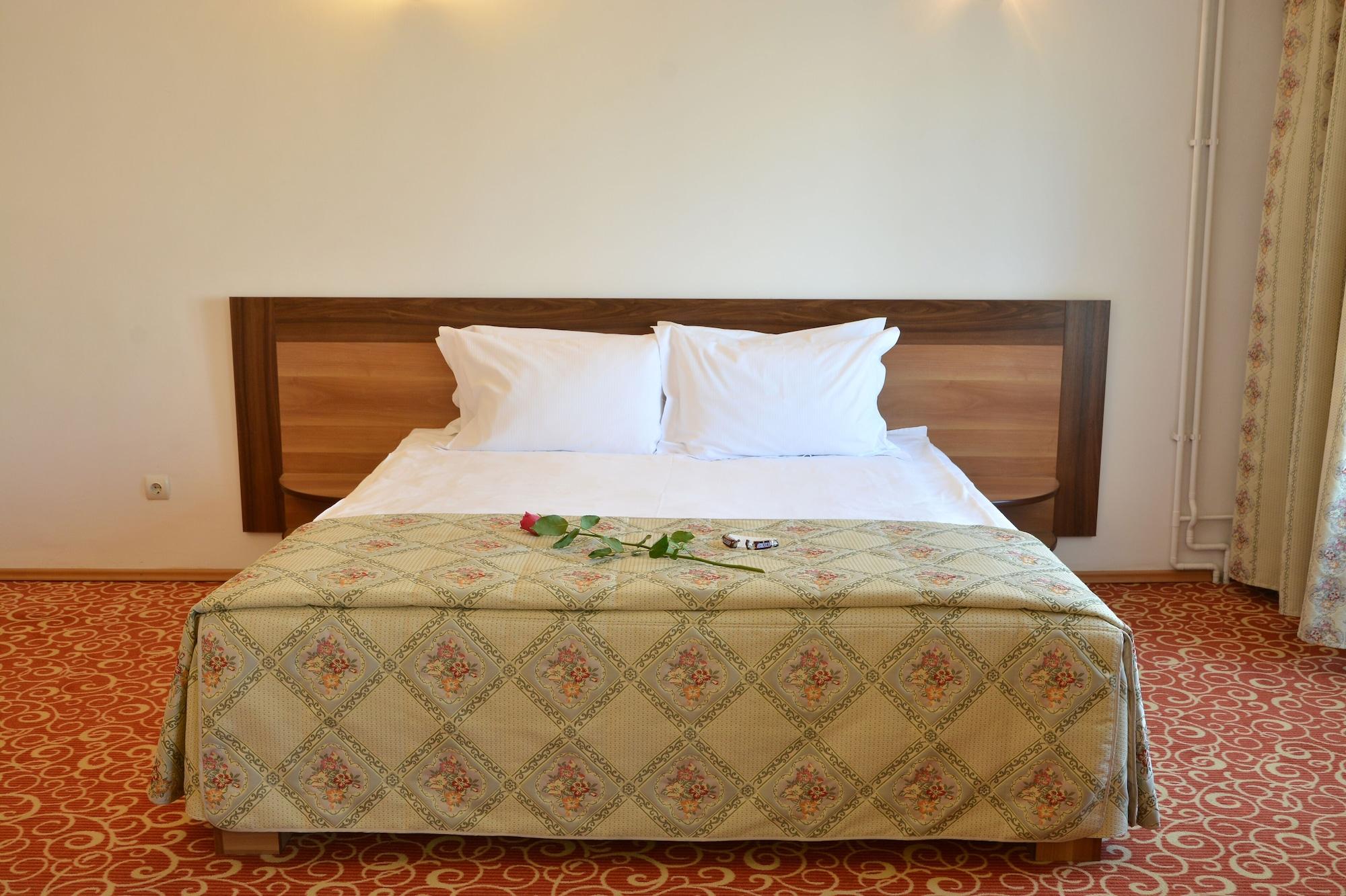 Hotel Central Ploieşti Kültér fotó