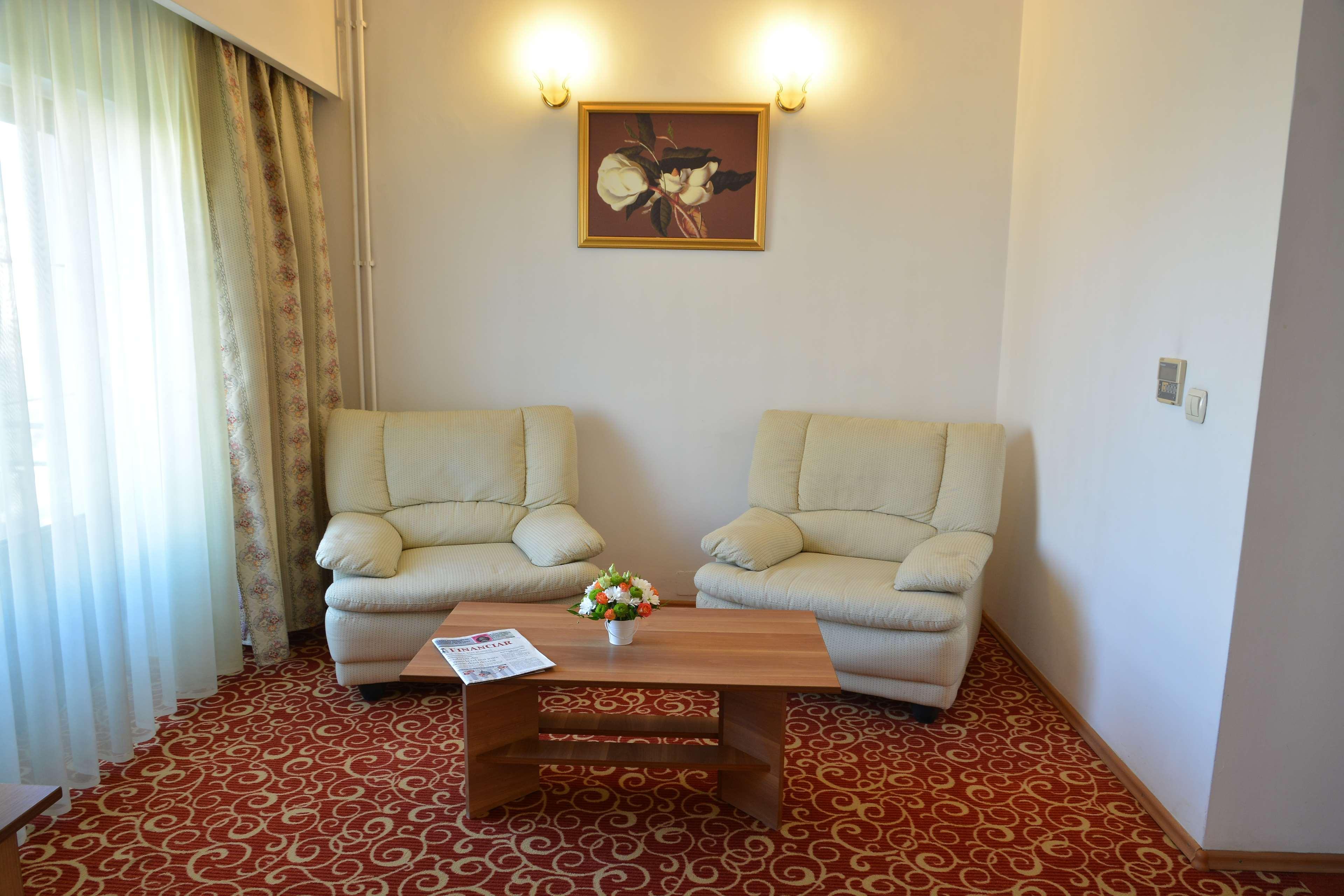 Hotel Central Ploieşti Kültér fotó