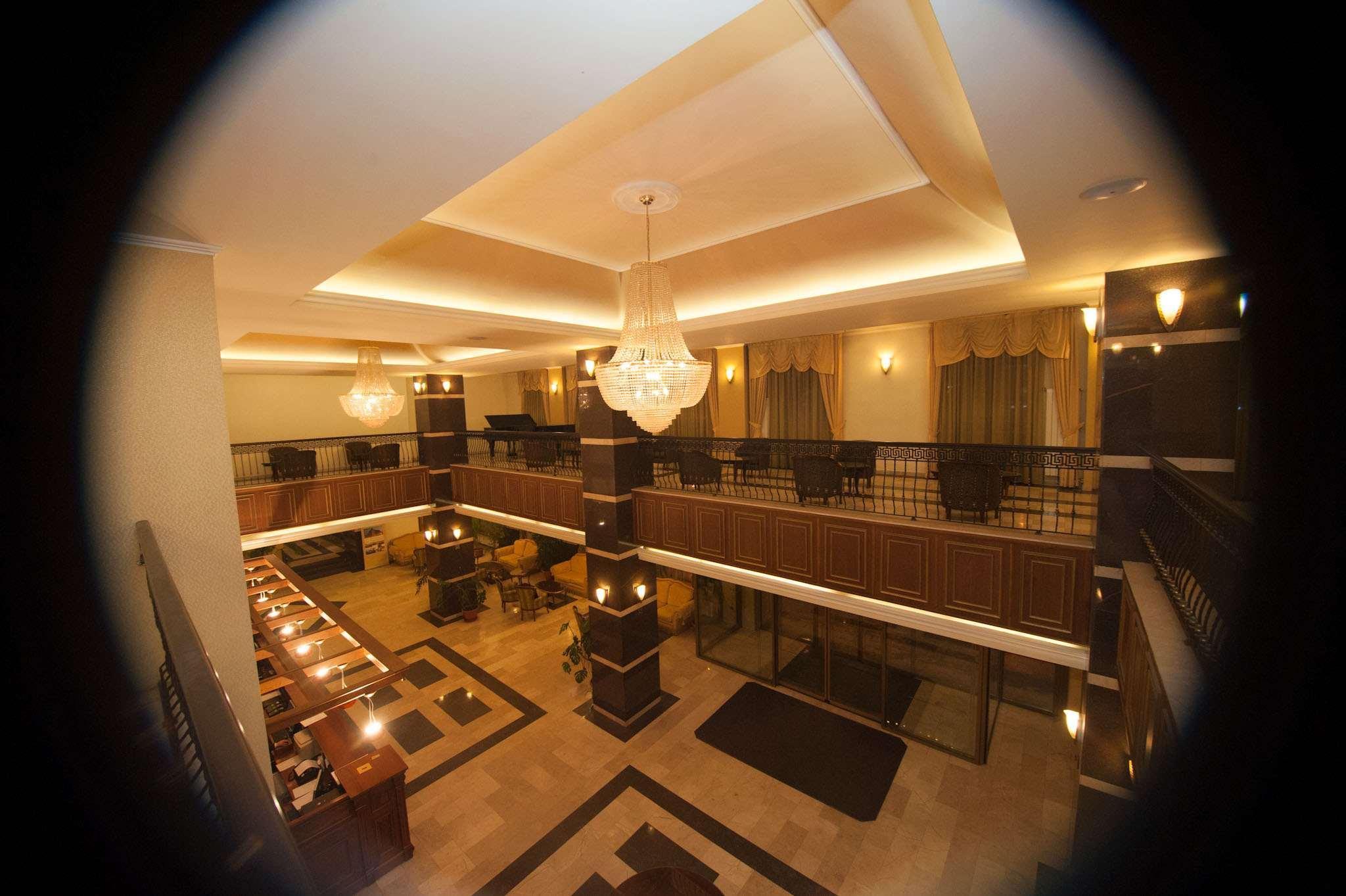 Hotel Central Ploieşti Kültér fotó