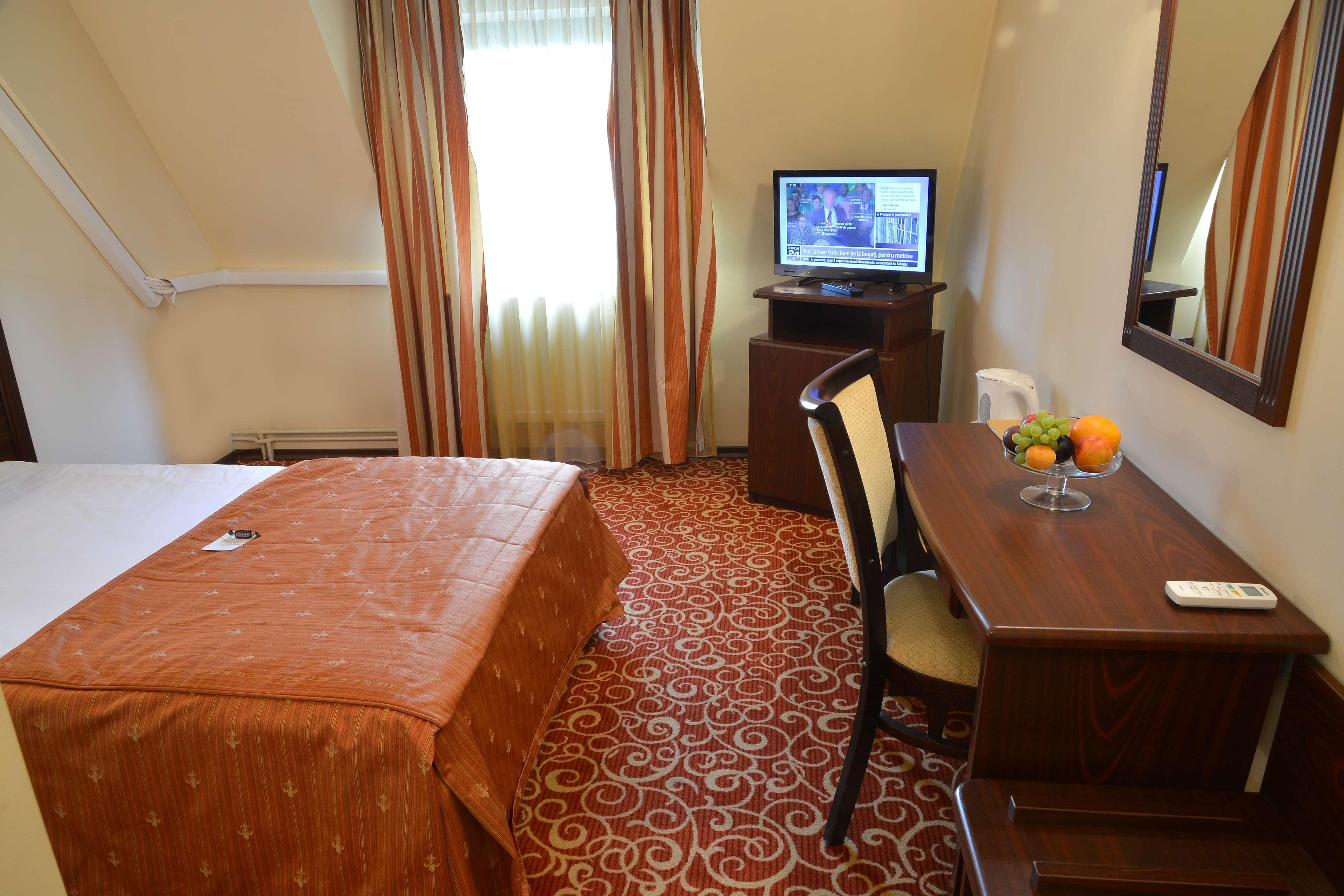 Hotel Central Ploieşti Kültér fotó