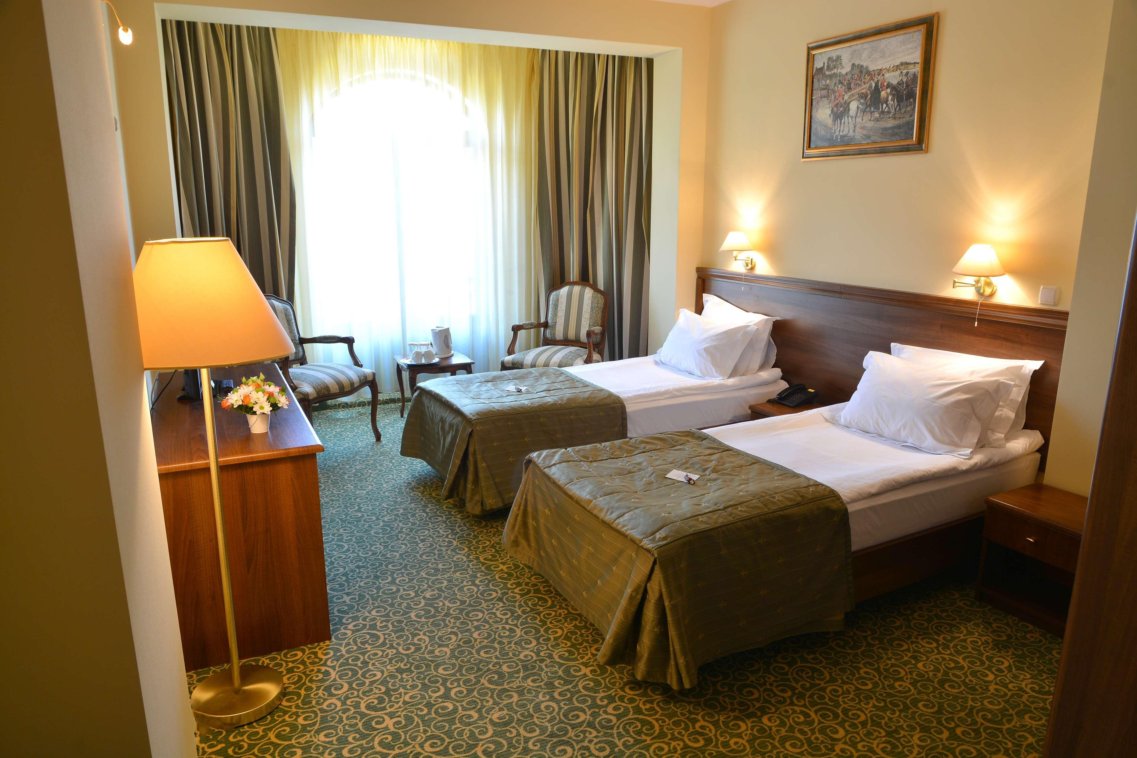 Hotel Central Ploieşti Kültér fotó