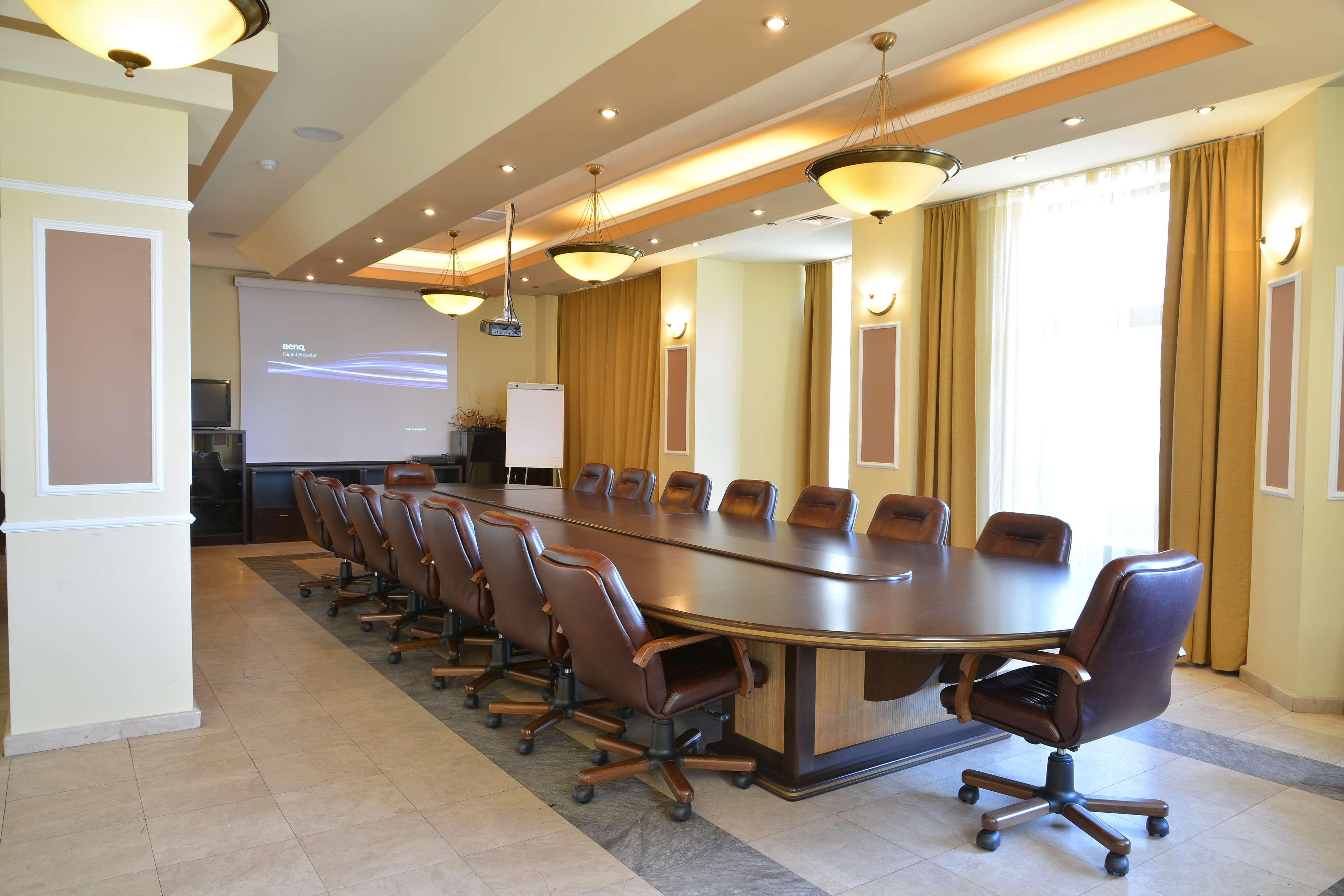 Hotel Central Ploieşti Kültér fotó