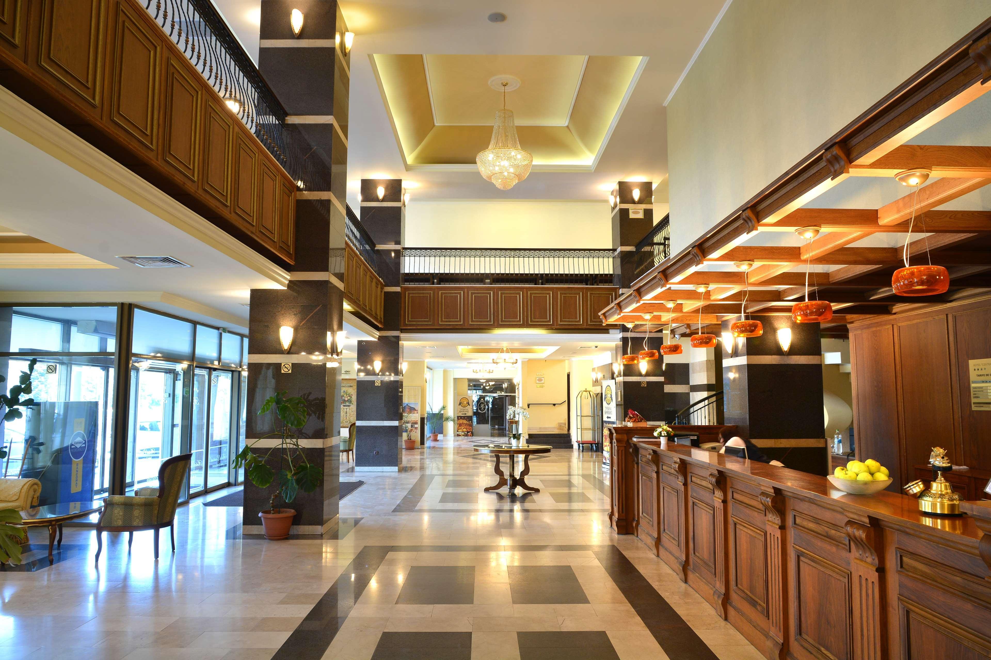 Hotel Central Ploieşti Kültér fotó