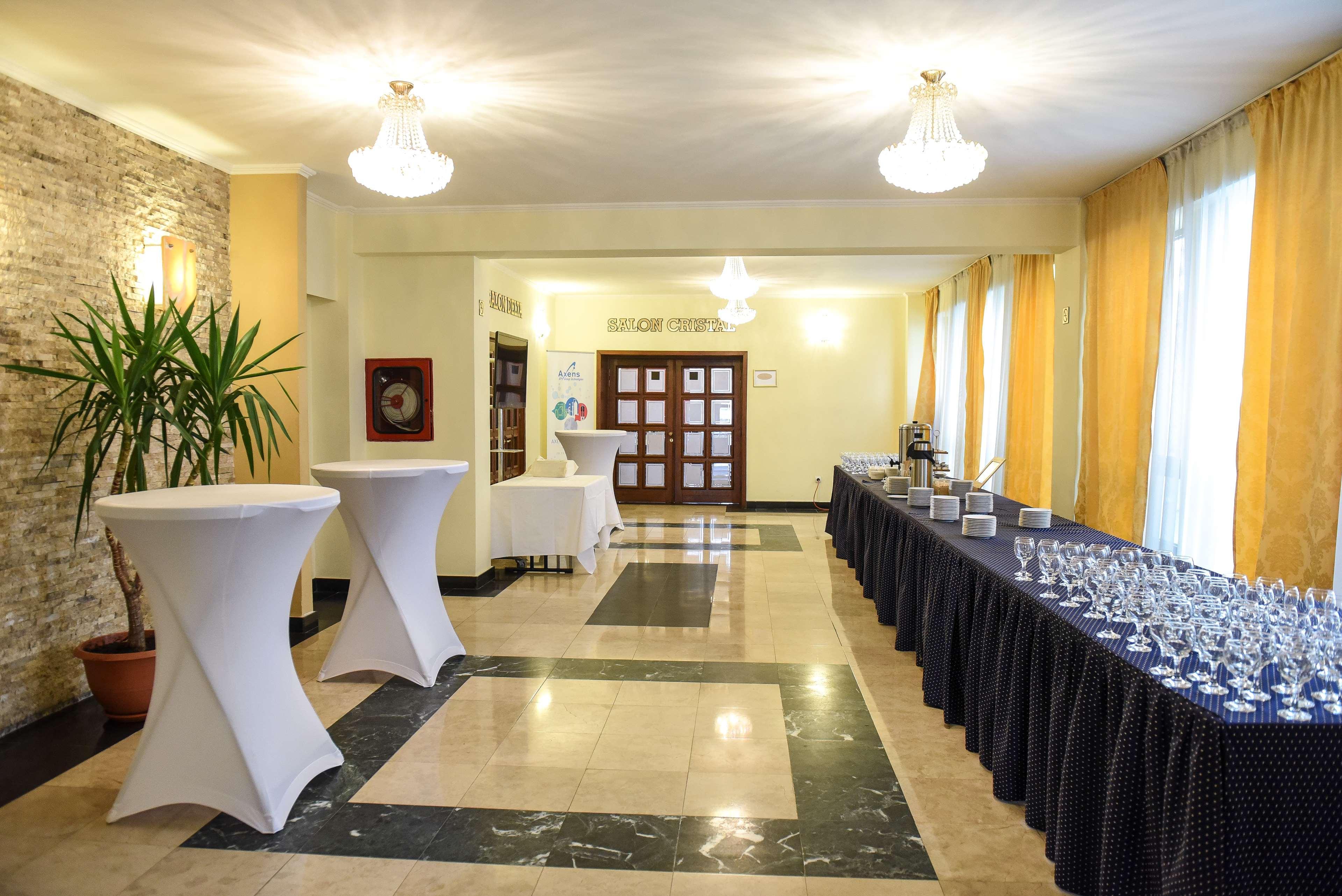 Hotel Central Ploieşti Kültér fotó