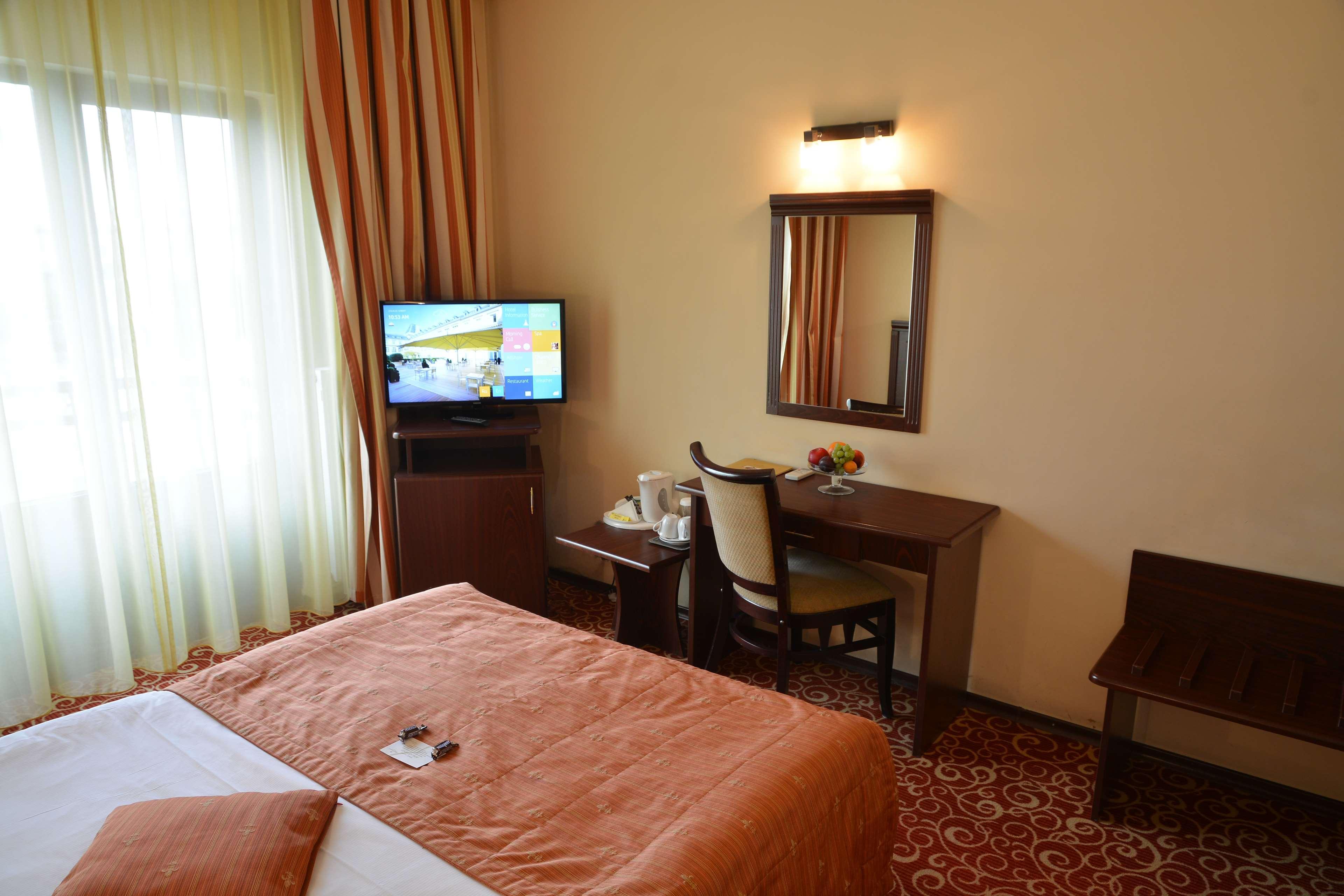 Hotel Central Ploieşti Kültér fotó