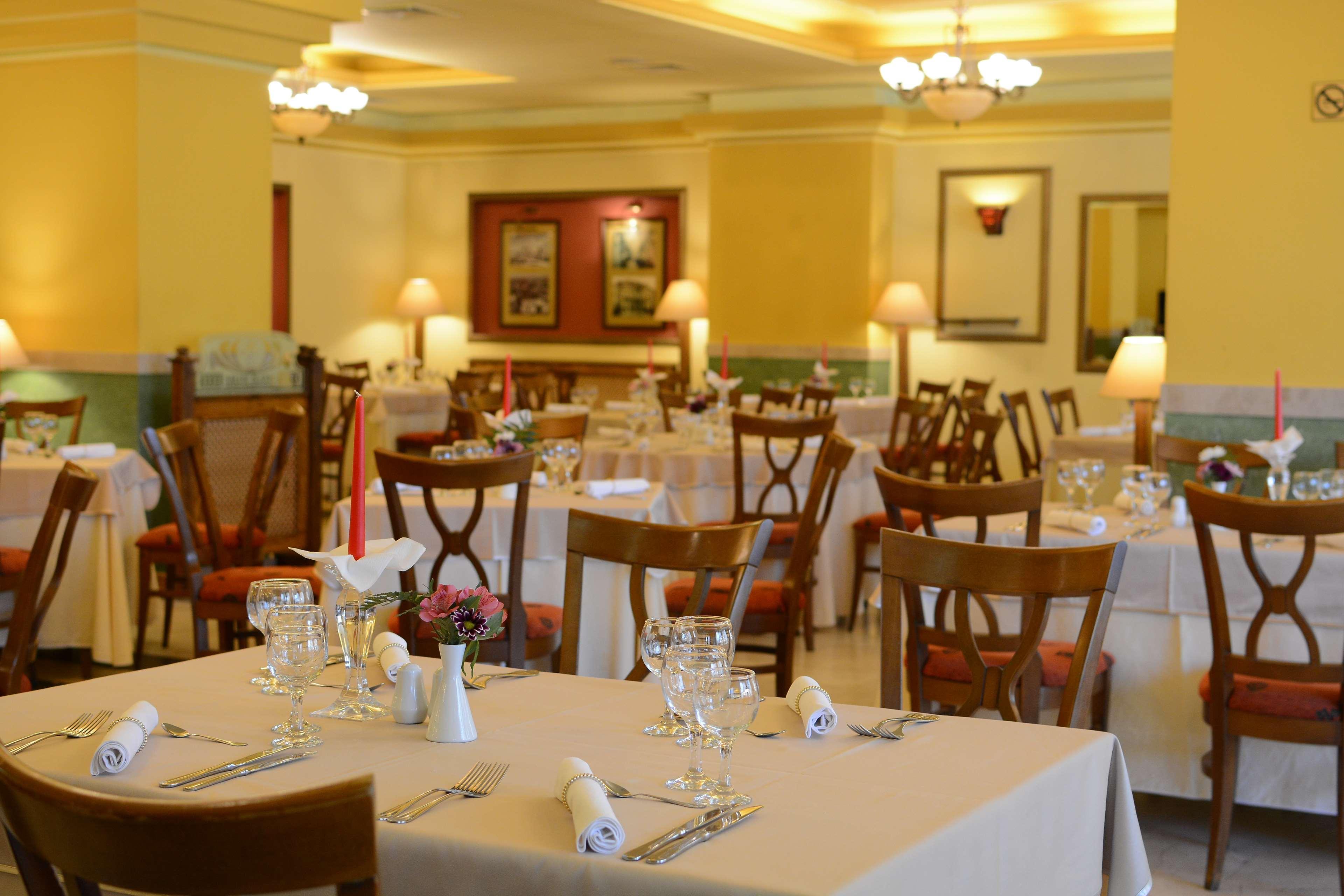 Hotel Central Ploieşti Kültér fotó