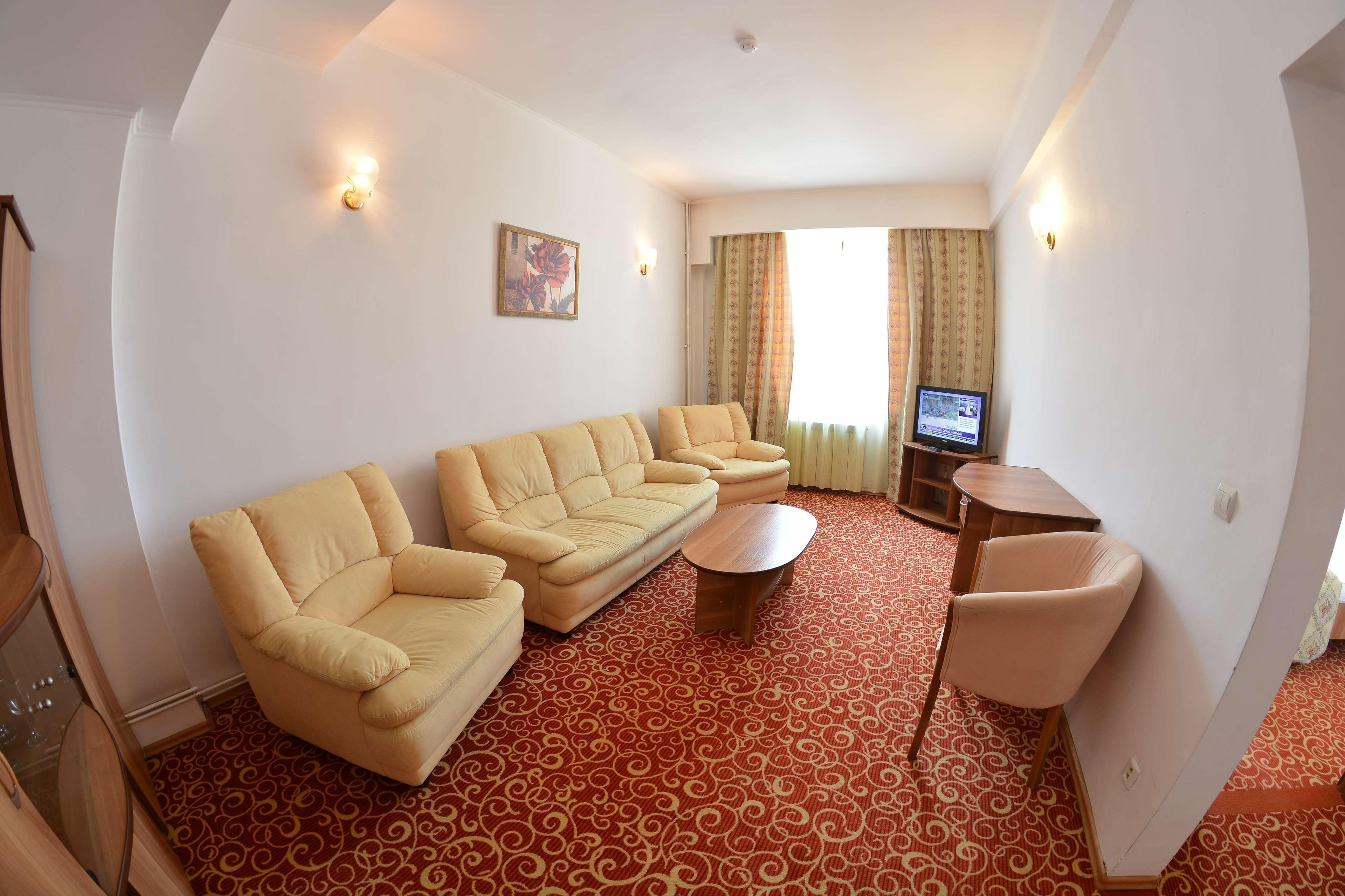 Hotel Central Ploieşti Kültér fotó