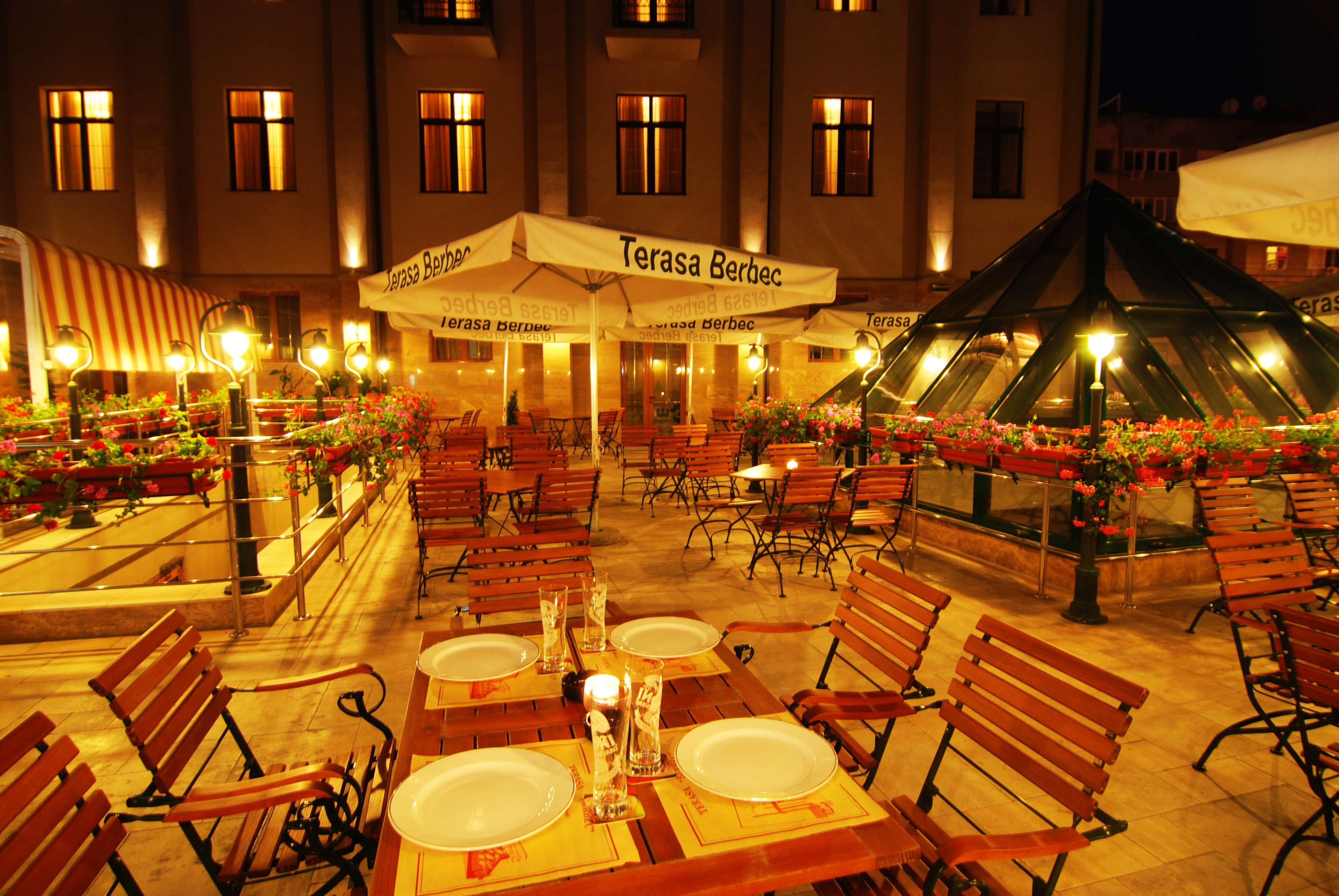 Hotel Central Ploieşti Kültér fotó
