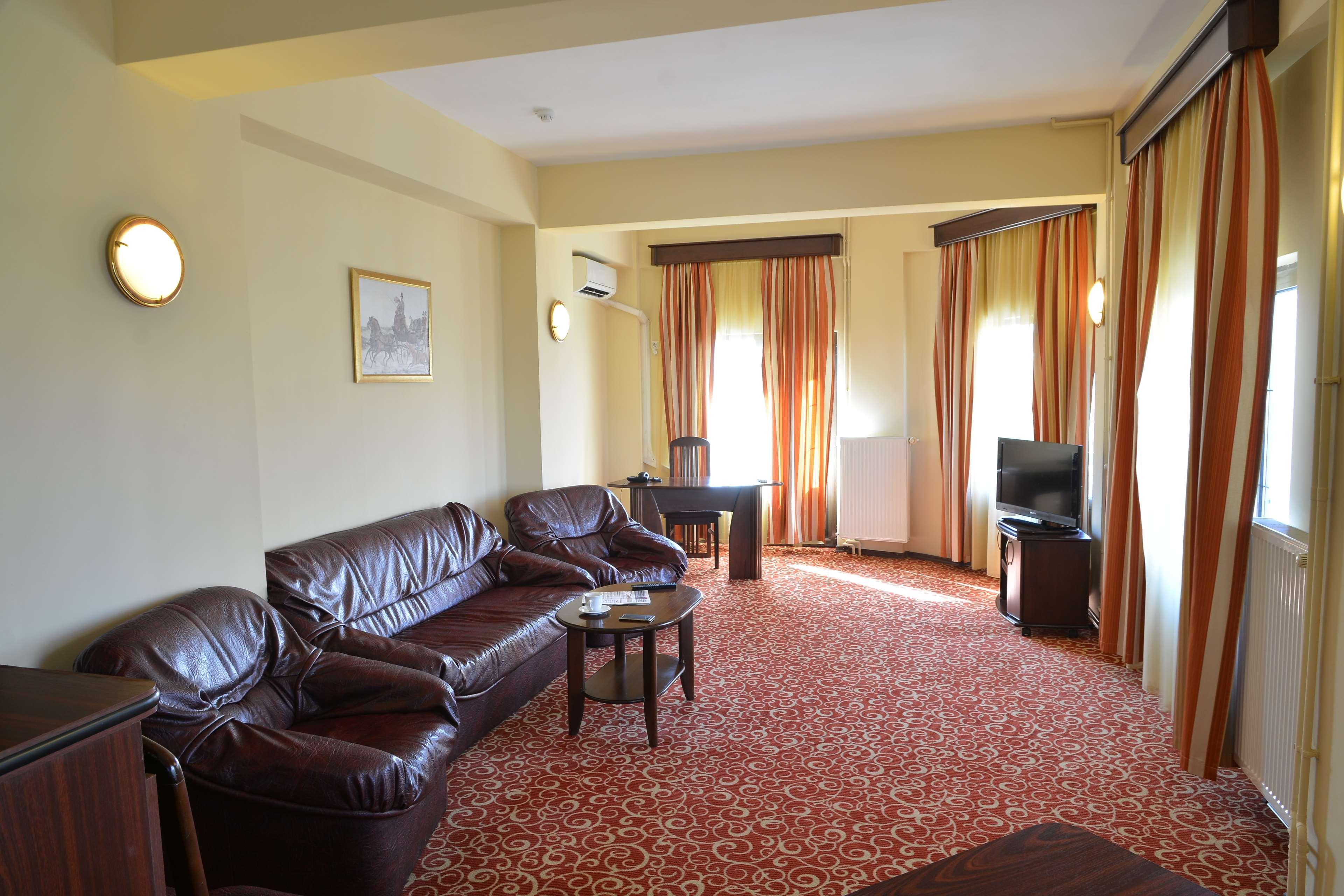 Hotel Central Ploieşti Kültér fotó