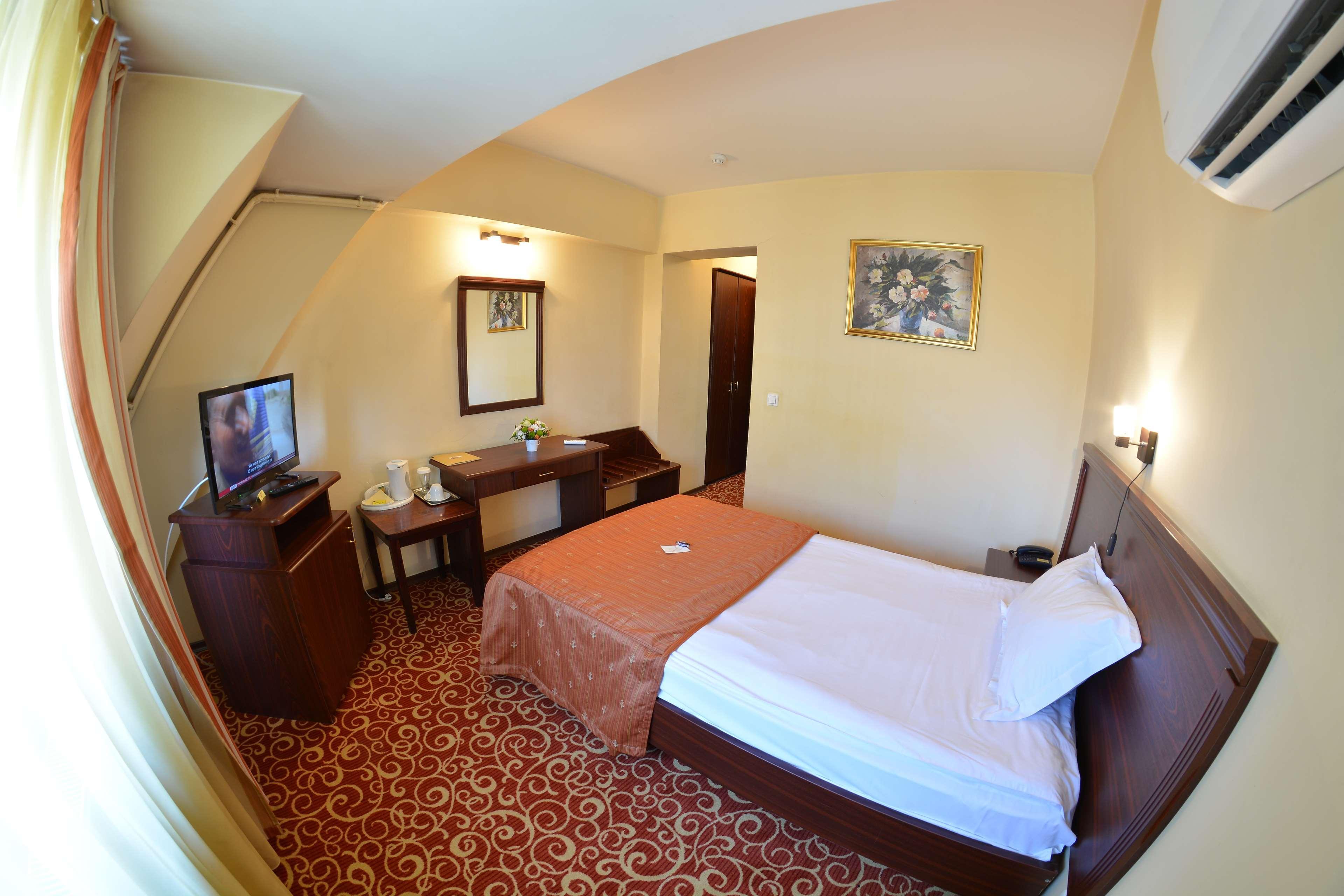 Hotel Central Ploieşti Kültér fotó
