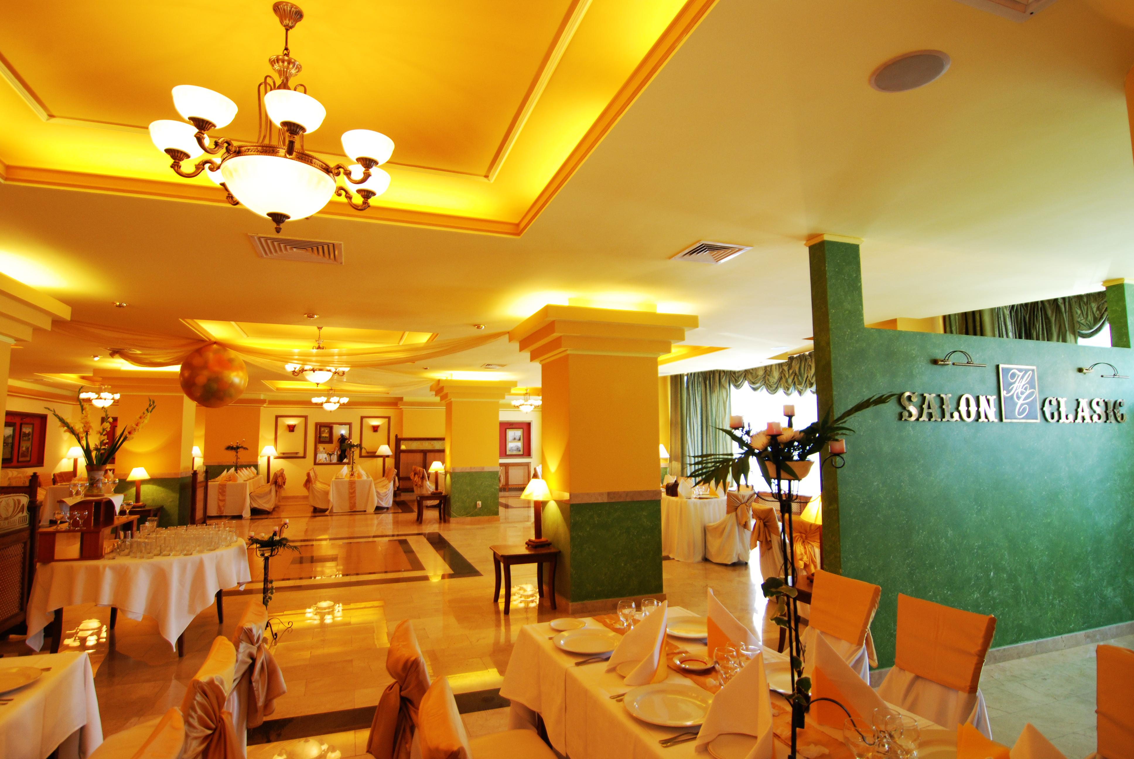 Hotel Central Ploieşti Kültér fotó