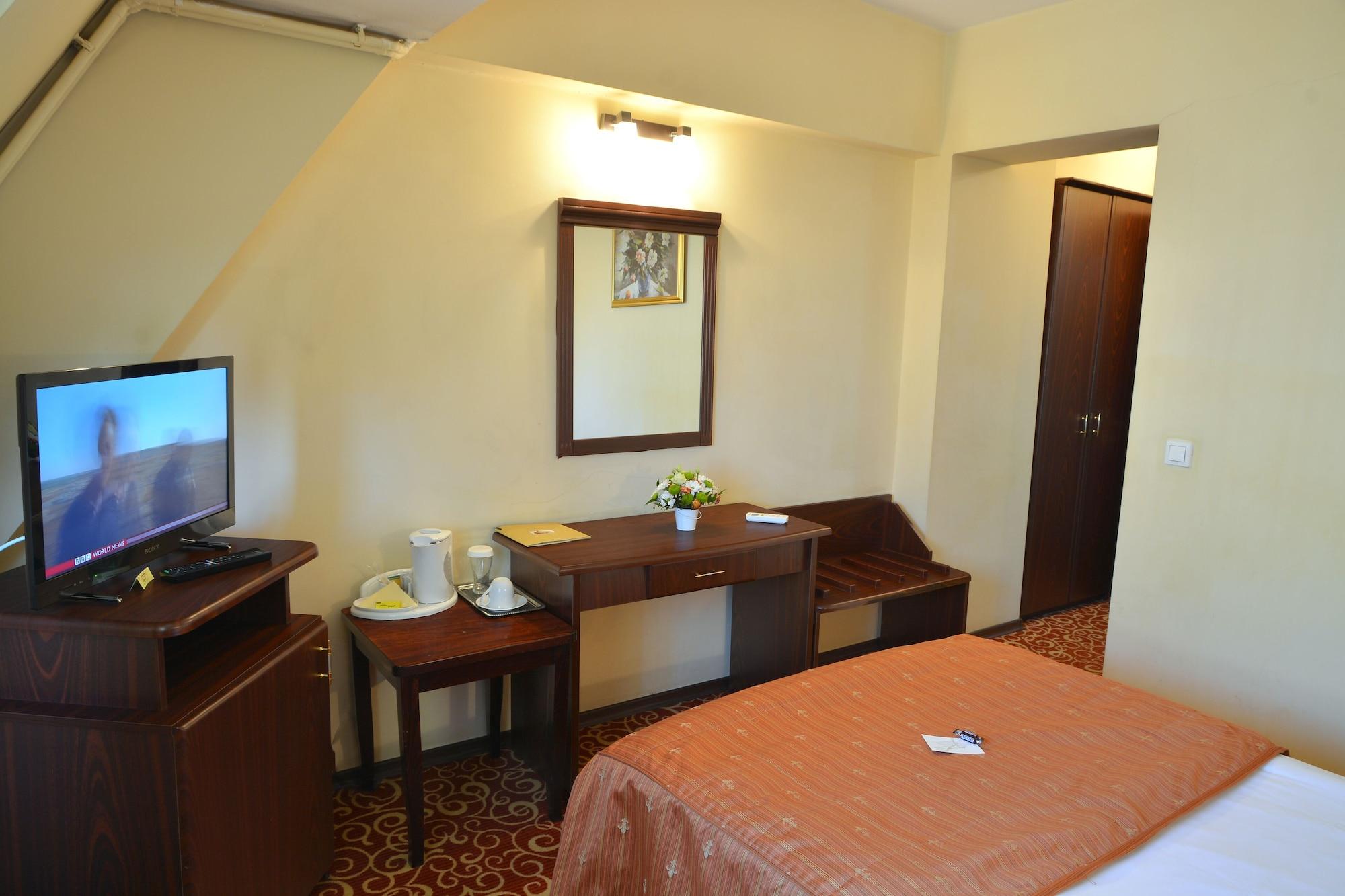 Hotel Central Ploieşti Kültér fotó