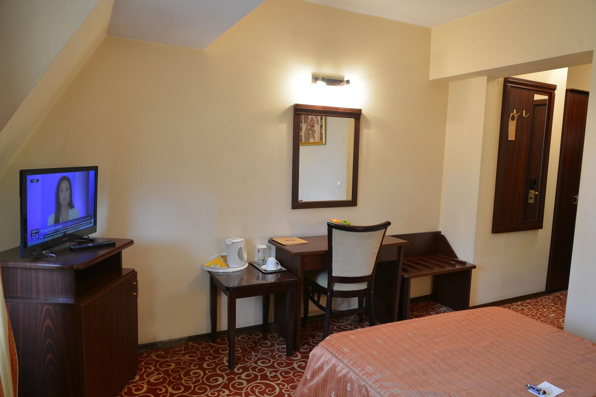 Hotel Central Ploieşti Kültér fotó
