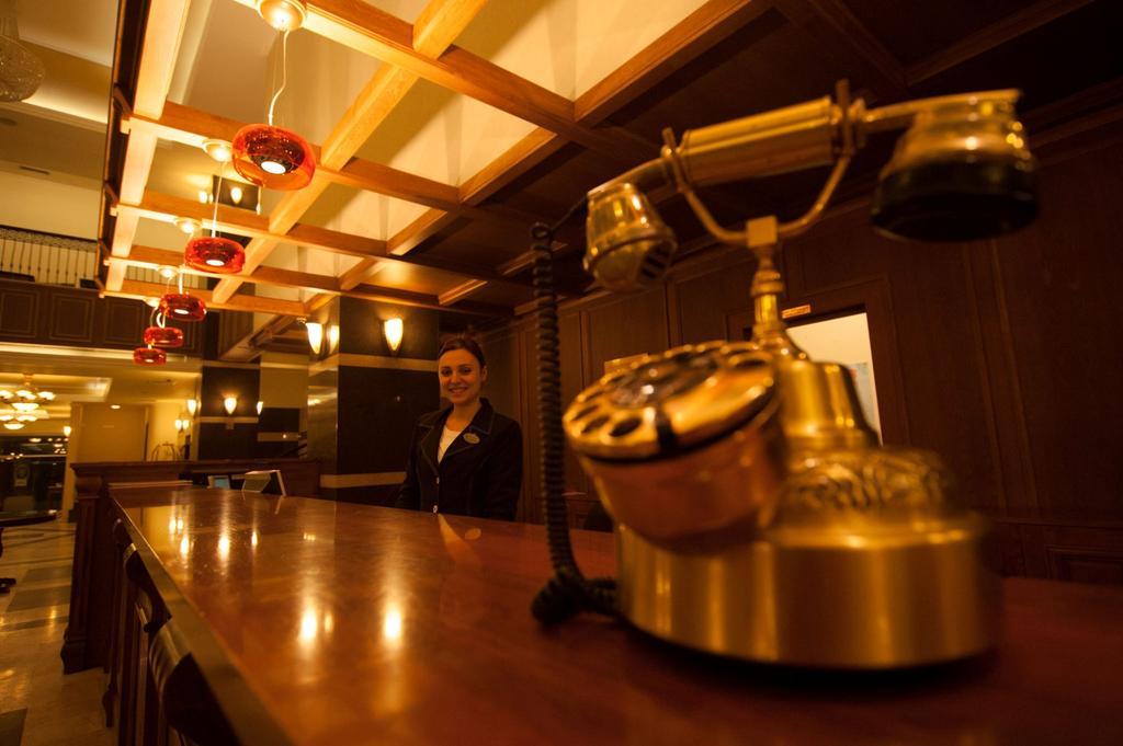 Hotel Central Ploieşti Kültér fotó
