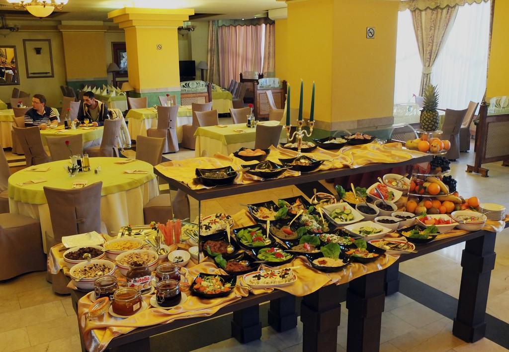 Hotel Central Ploieşti Kültér fotó