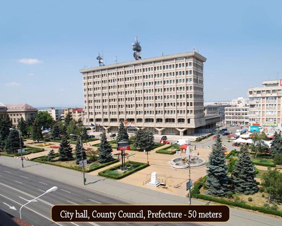 Hotel Central Ploieşti Kültér fotó