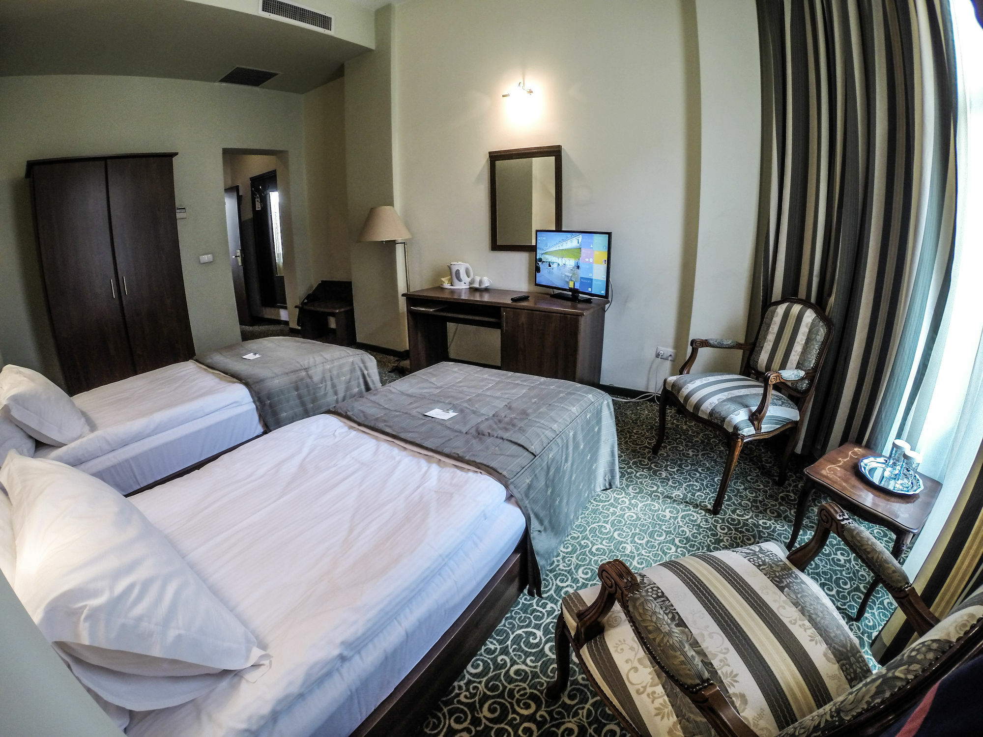 Hotel Central Ploieşti Kültér fotó