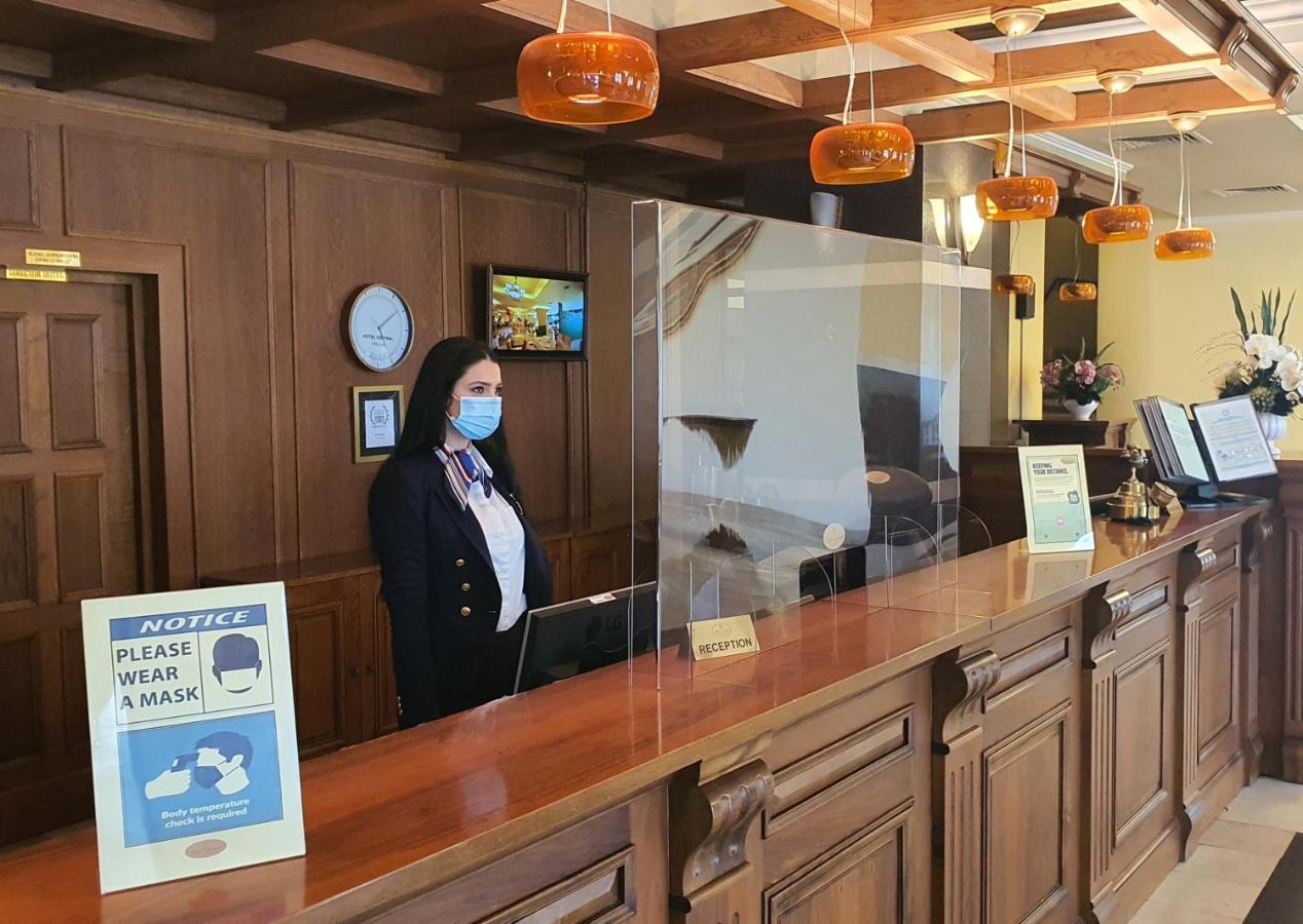 Hotel Central Ploieşti Kültér fotó